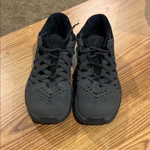 Men’s Gray/Black Tennis Shoe Size 10.5